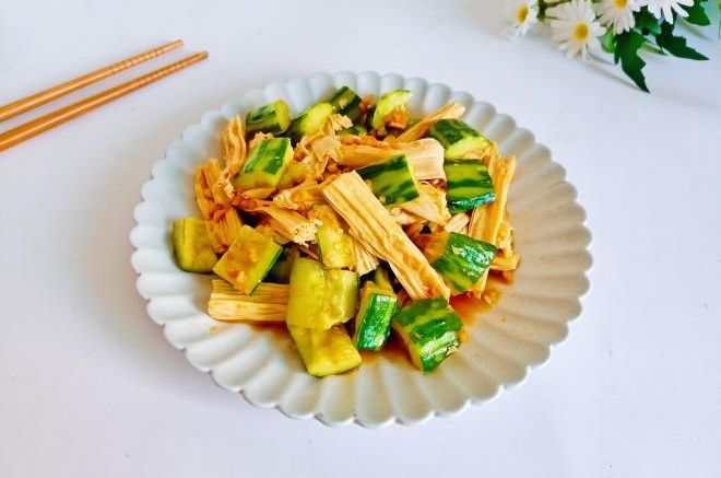 黄瓜拌腐竹