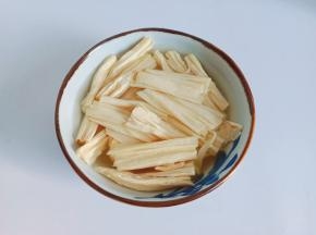 有了盐与醋的加入，泡腐竹只要我10-15分钟即可。