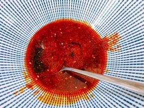 淋上2大勺红油辣椒