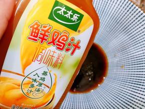 加入一勺鸡汁提鲜