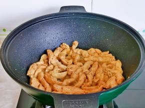 中火煎至两面金黄。