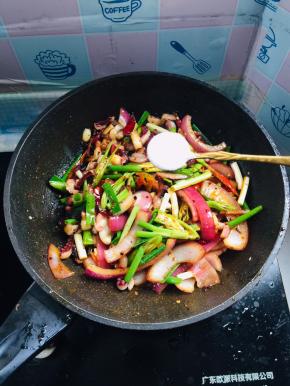 放入少许盐调味！