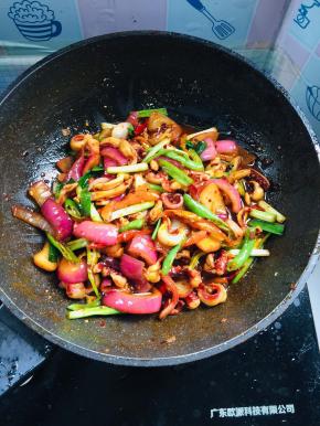 起锅前放入适量的太太乐鲜鸡汁翻炒均匀即可！