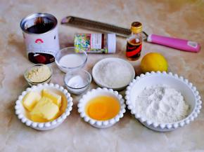 准备食材并称重，黄油隔水融化备用。