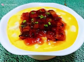 蒸好的鳗鱼豆腐鸡蛋羹撒上香葱粒就大功告成了