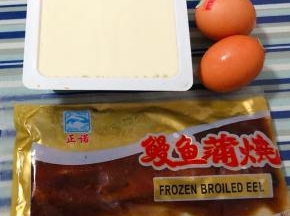 准备原材料鸡蛋、豆腐、鳗鱼