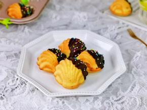 装饰上巧克力酱口感更佳丰富啦！