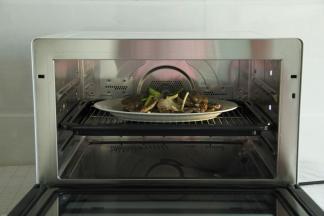 放入蒸箱，蒸15分钟即可！如果是蒸锅的话，冷水上锅，上汽后计时15分钟即可！