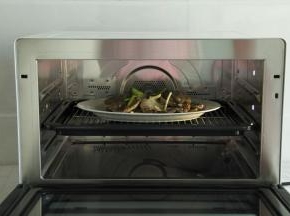 放入蒸箱，蒸15分钟即可！如果是蒸锅的话，冷水上锅，上汽后计时15分钟即可！