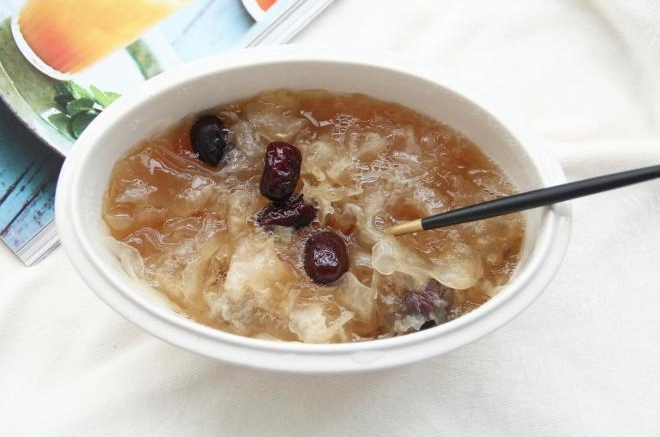 夏日滋补，甜糯红枣银耳汤