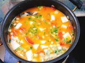 起锅前放入适量的葱花即可！