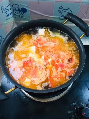 煮开后转中小火慢炖20分钟左右！