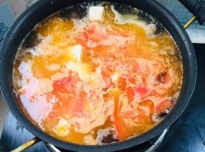 煮开后转中小火慢炖20分钟左右！