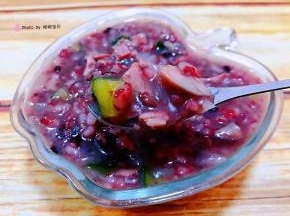 滑嫩细腻的双米粥混搭着鸡腿入口真香浓四溢