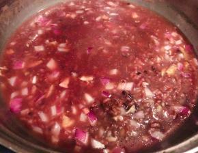 放入洋葱改中火煮五分钟