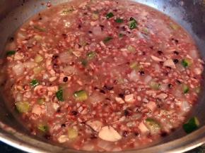 煮至米粥粘稠最后放入味精提鲜调味均匀即可出锅享用