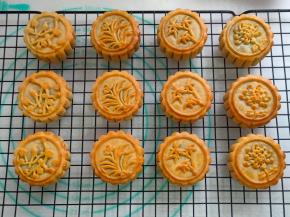 第二次烤制完成后，马上取出来，晾晒网上晾凉，手温时即可密封保存，也可以全部冷却后密封保存。