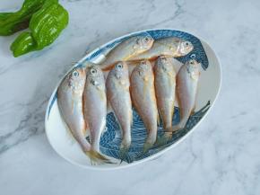 挑鱼可以看一下鱼鳃是不是鲜艳的，鲜艳说明都是新鲜的。