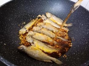 加料酒去腥增香。