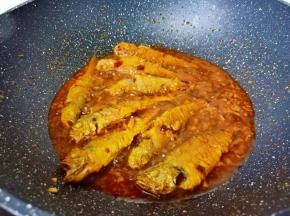 加一点点热水开始炖煮3分钟。