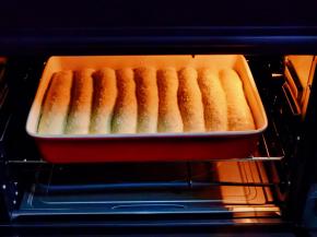 入烤箱中层上下管180度烤22-25分钟，注意观察颜色，大约烤了10几分钟时我加盖了锡纸。（具体温度及时间根据自家烤箱性能另定）