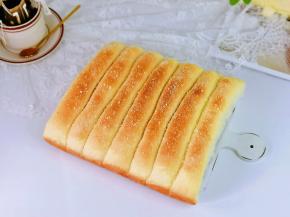 宝贝下课后一口气吃两个满足了。