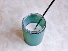 用无油无水的小勺完全搅拌均匀。