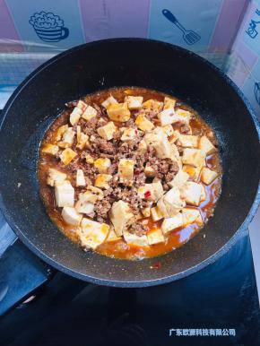 加入少许水，小火慢炖5分钟左右！