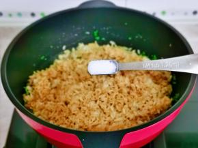 按个人口味加入盐。