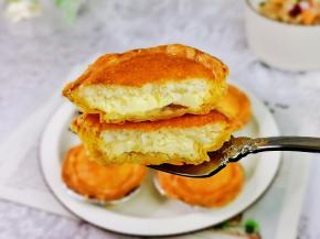 一口下去，蛋香，椰香，酥脆，美极了。