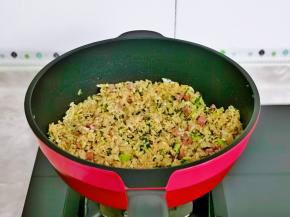 翻炒2-3分钟关火出锅。