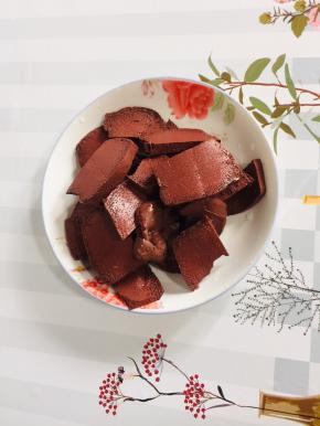 猪血清洗一下，切成块备用！