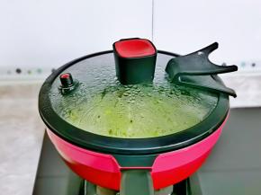 盖上盖子焖熟。