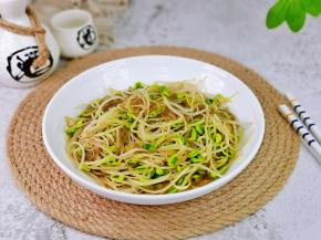 一人吃了一盘没吃够。