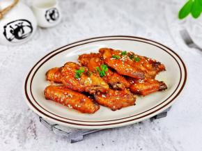 烤好后取出装盘，撒上葱花。