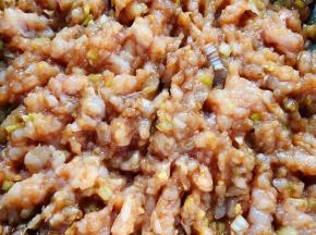 所有调味料拌匀煨制二十分钟入味