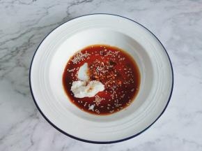 爱吃辣的加点辣椒酱。