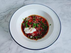 放上熟的白芝麻与葱花。