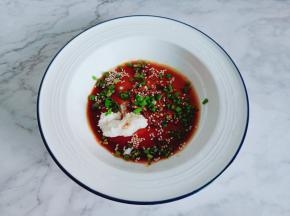 放上熟的白芝麻与葱花。