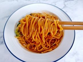 根根包裹了料汁。