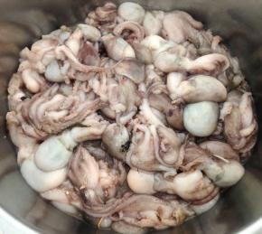 鲜活的章鱼准备做一道非常好吃的美味