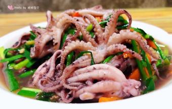 鲜嫩可口的爆炒章鱼装入盘中就大功告成了