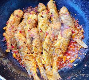 炖至汤汁浓稠即放入盐和味精提鲜即可出锅享用