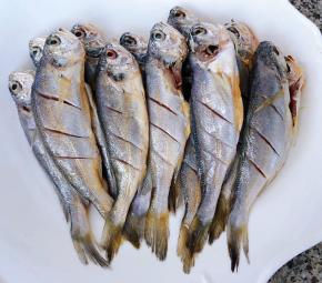 黄花鱼的两面斜刀切几刀切记不要切断