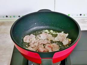 小火翻炒均匀。