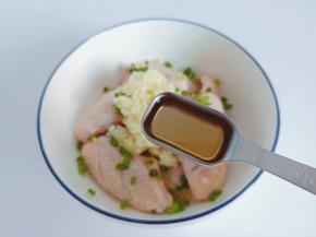 加上料酒去腥增香。