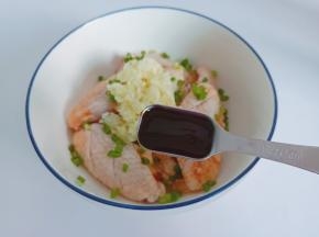 加蚝油2勺，增加鲜味。