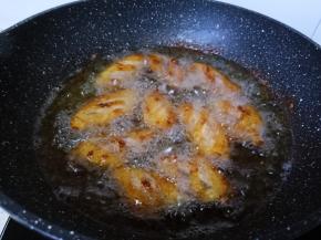 大约煎至五分钟左右。