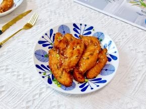 外酥里嫩，喷香美味的蒜香鸡翅是下酒菜必备款！