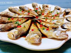 撒上香葱和小米辣就大功告成了